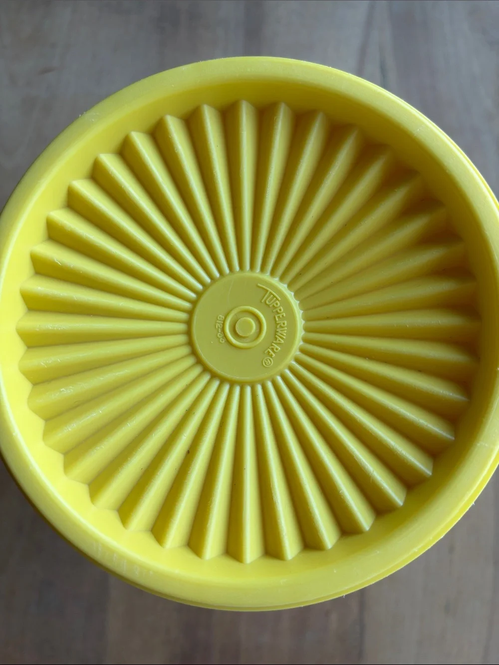 Vintage 1970s Tupperware Servalier Canister